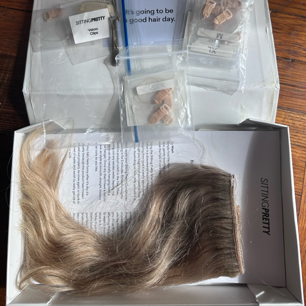 11-inch long Sitting Pretty Halo Fine Ashe Blonde Light Brown Two-Tone #18/6